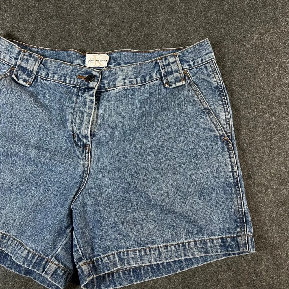Calvin Klein Jeans Womens Size 10 Denim Shorts High Rise Medium Wash Cotton VTG